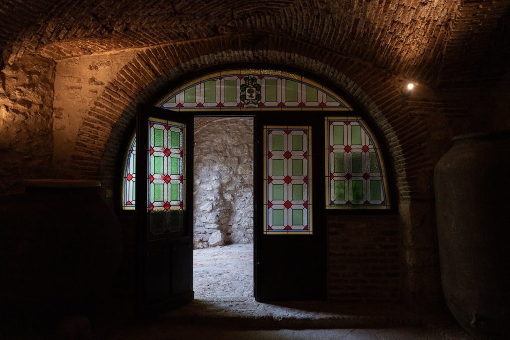 Puerta con vidrieras en Casa rural del Siglo XVIII en Montánchez Cáceres.