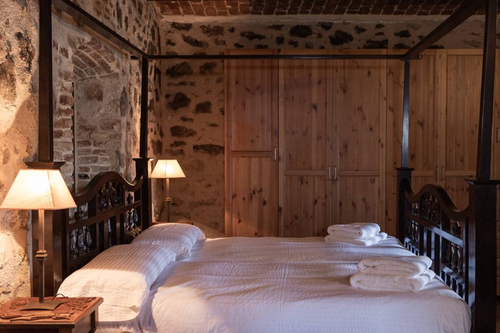 Habitación doble de estilo rústico en Casa rural del Siglo XVIII en Montánchez Cáceres Extremadura